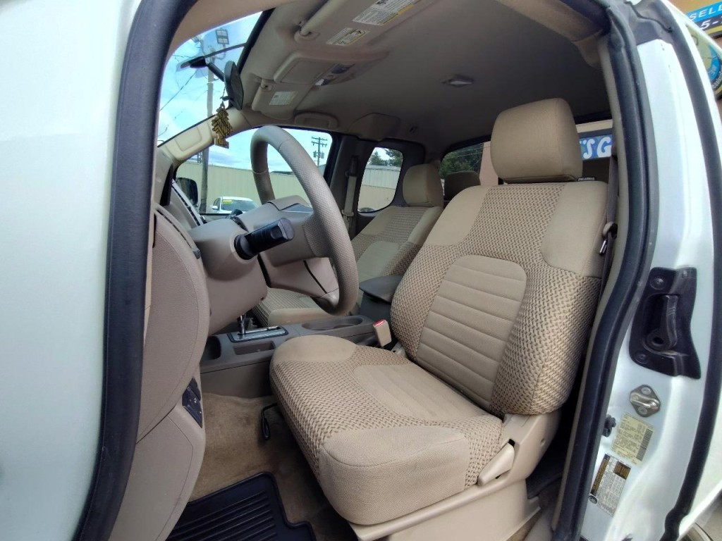2017 Nissan Frontier Image 15