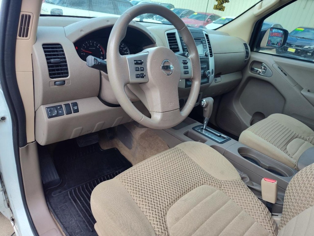 2017 Nissan Frontier Image 16