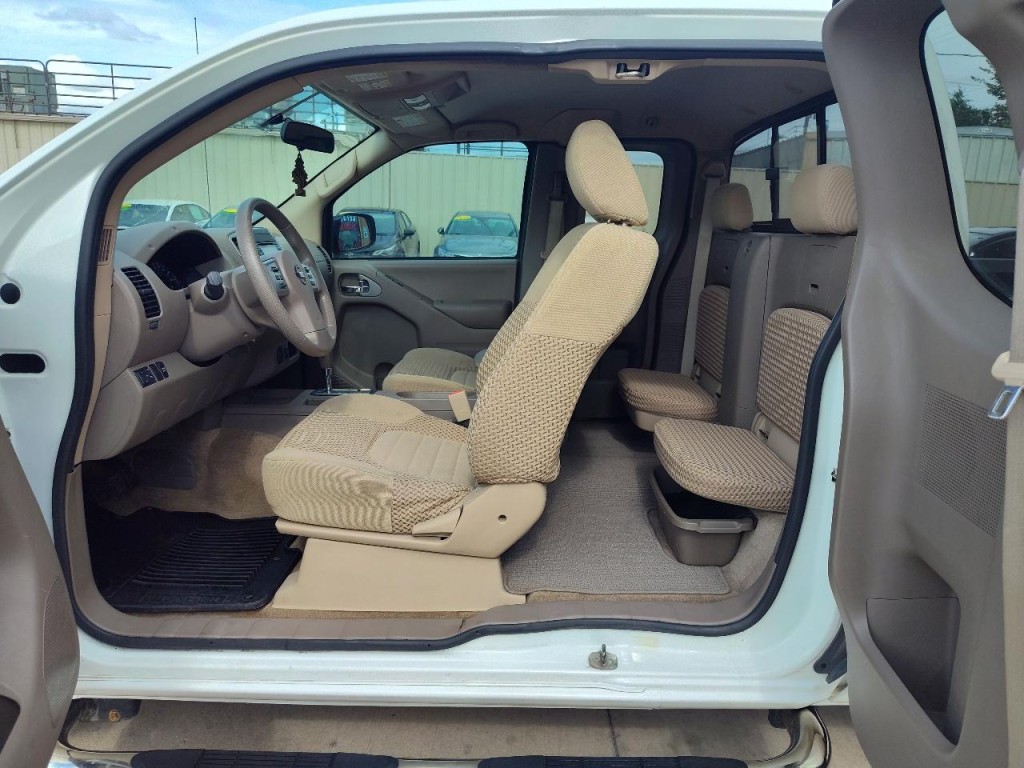 2017 Nissan Frontier Image 25