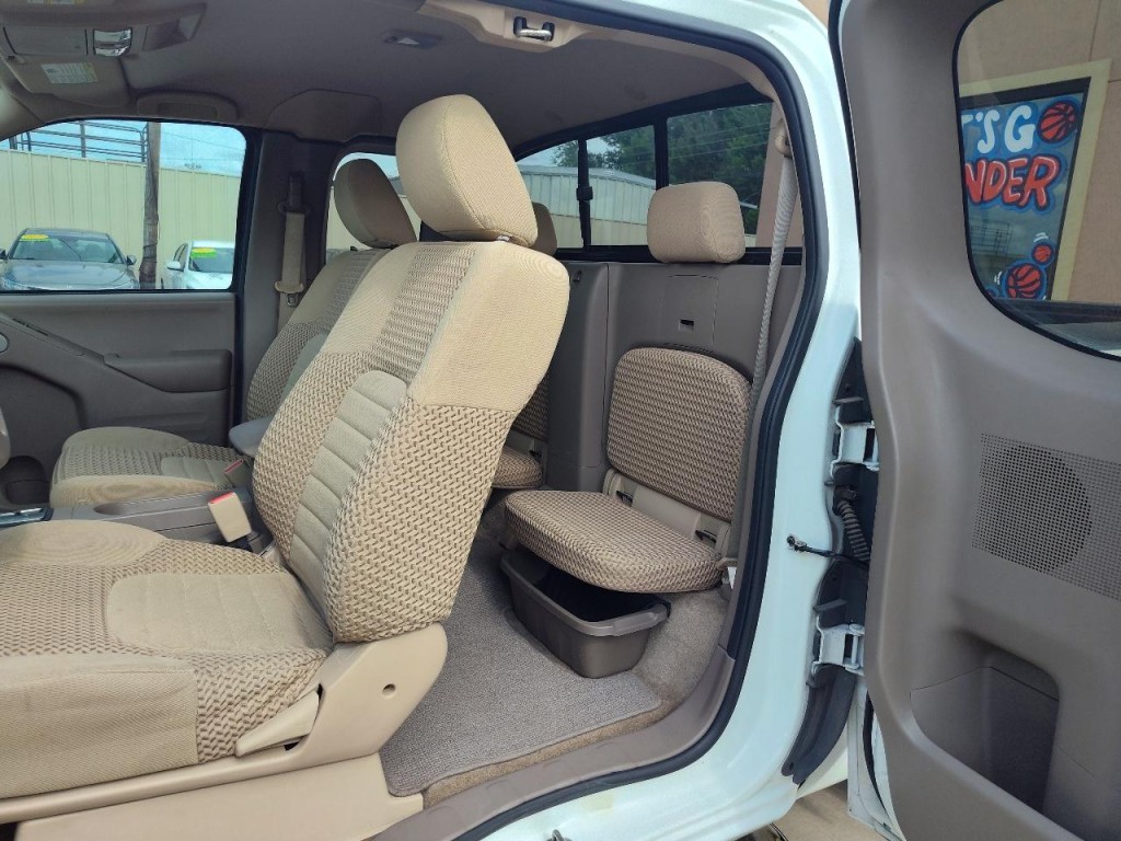 2017 Nissan Frontier Image 26