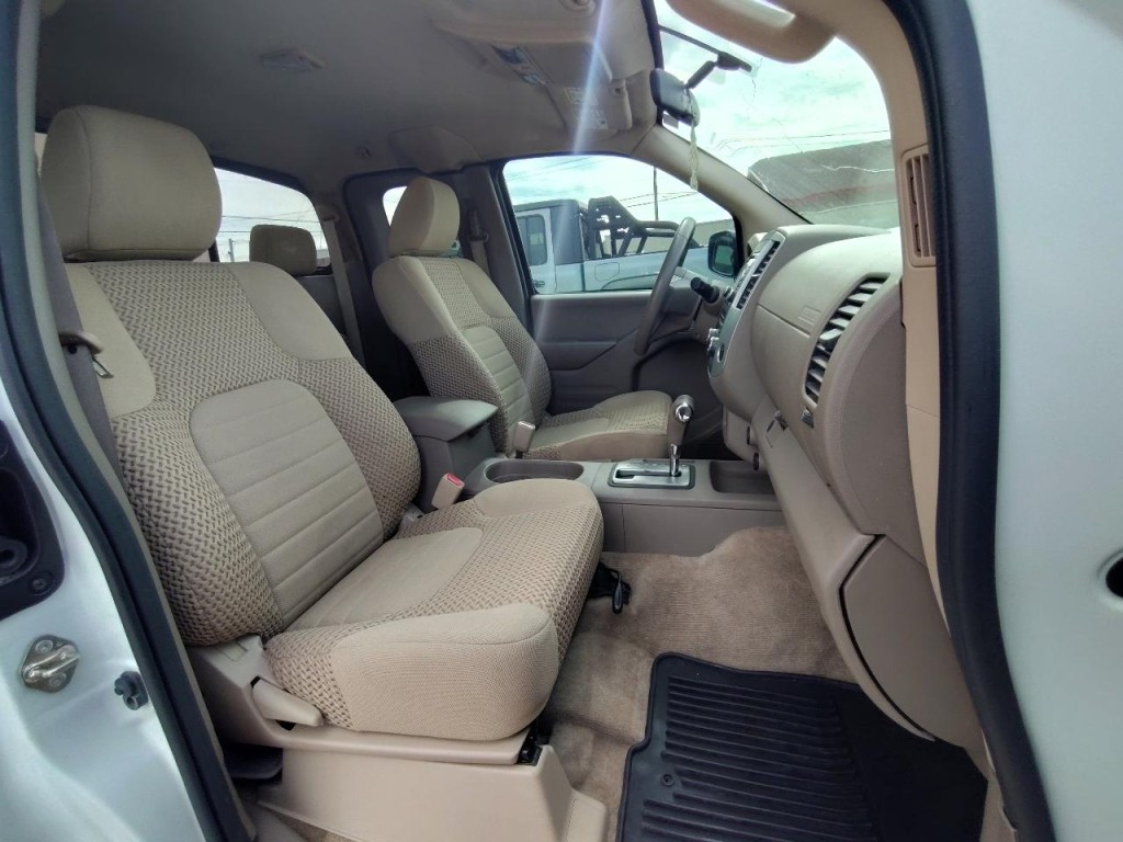 2017 Nissan Frontier Image 33