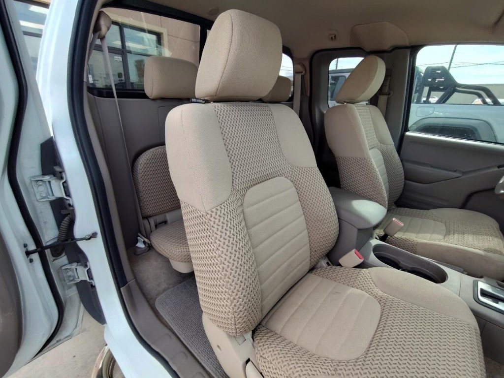 2017 Nissan Frontier Image 36