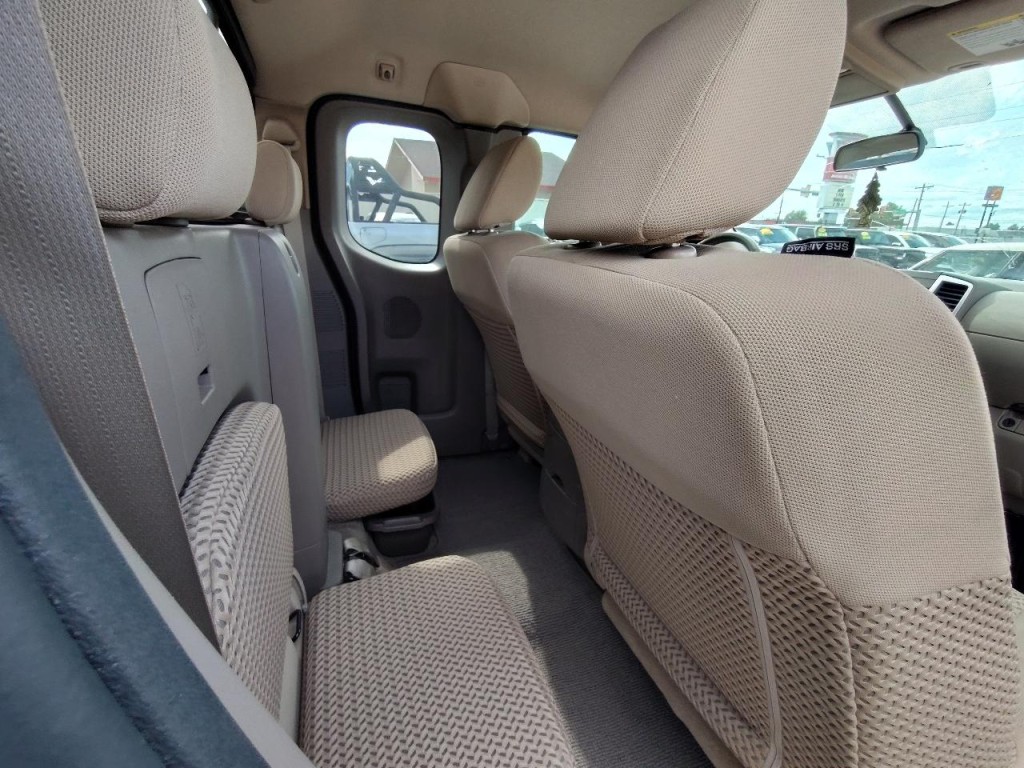 2017 Nissan Frontier Image 37