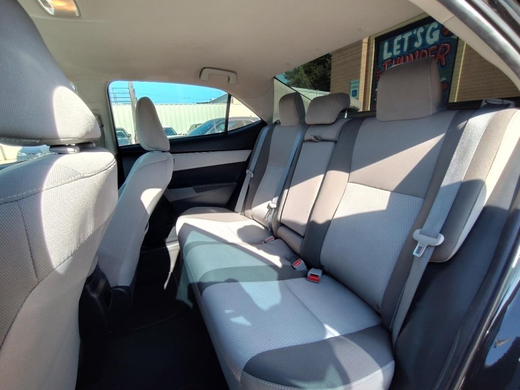 2018 Toyota Corolla Image 32