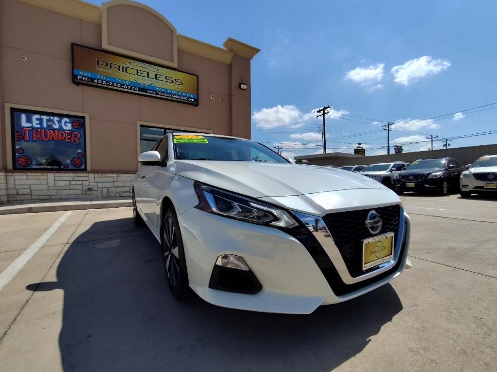 2022 Nissan Altima Image 2