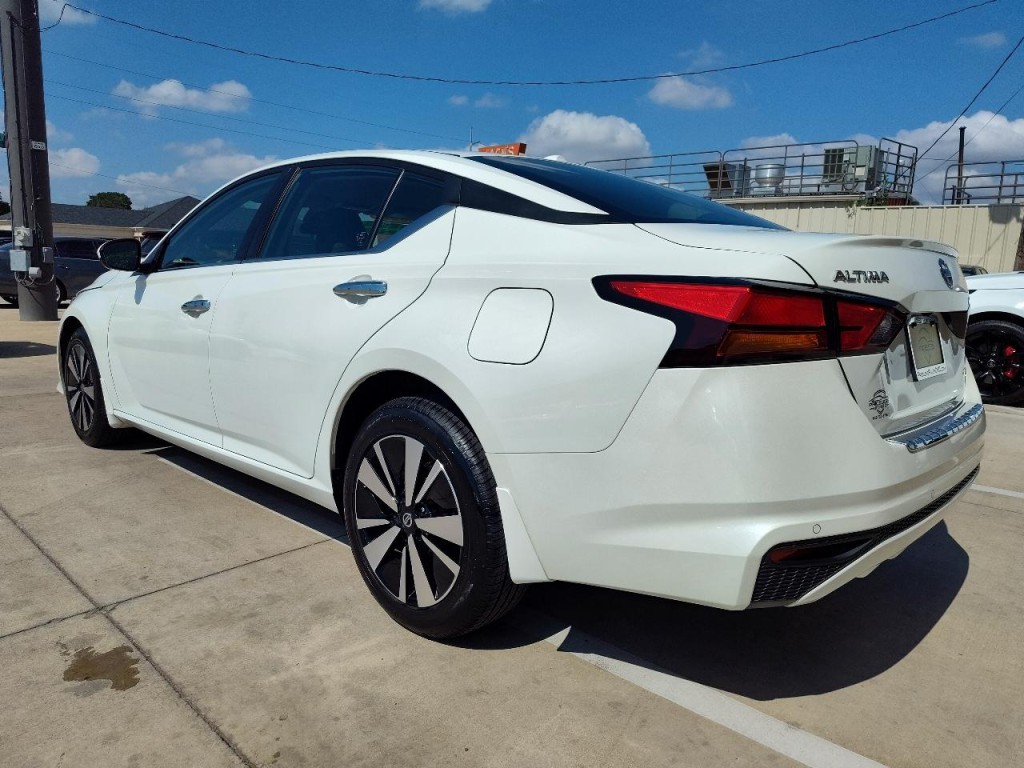 2022 Nissan Altima Image 6