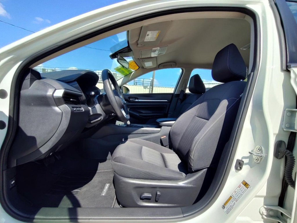 2022 Nissan Altima Image 14