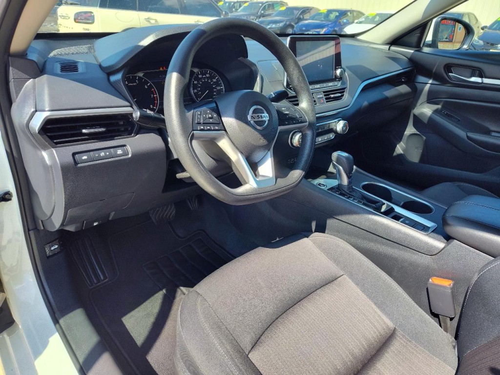 2022 Nissan Altima Image 17
