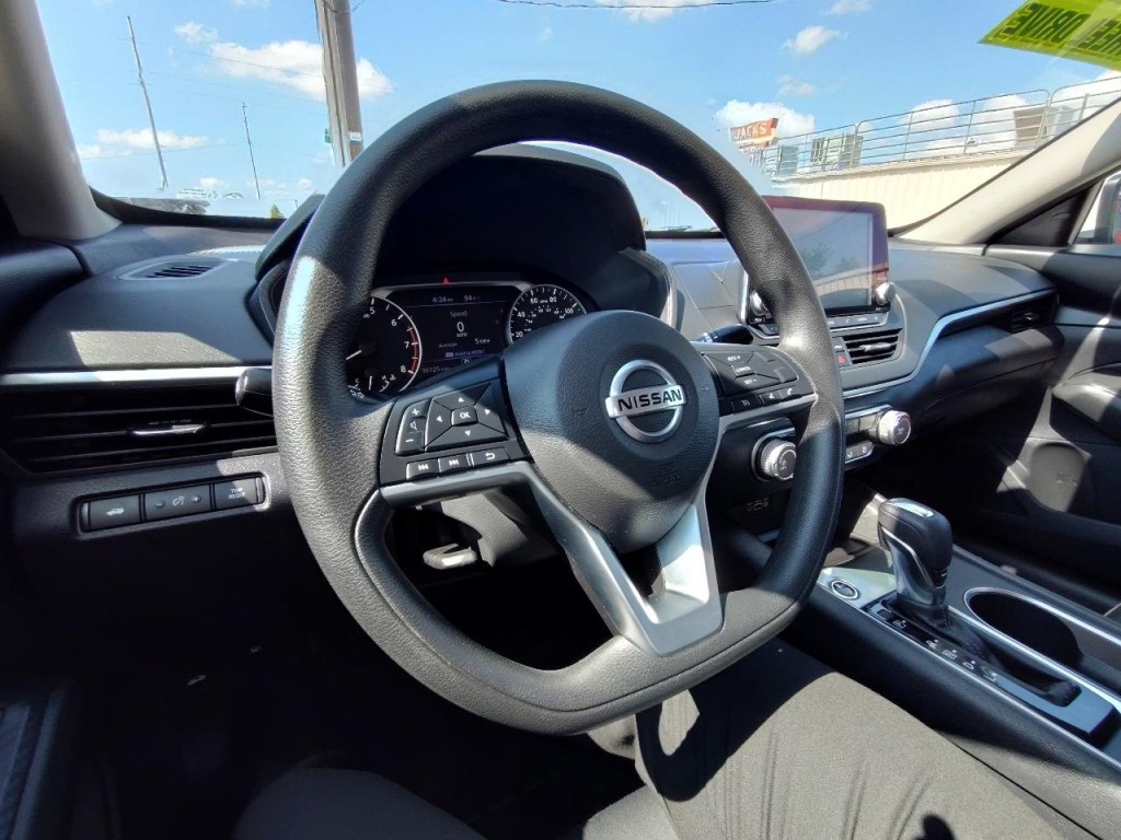 2022 Nissan Altima Image 19