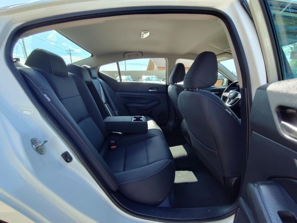 2022 Nissan Altima Image 37