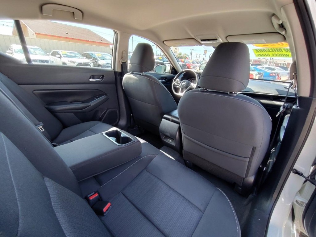 2022 Nissan Altima Image 39
