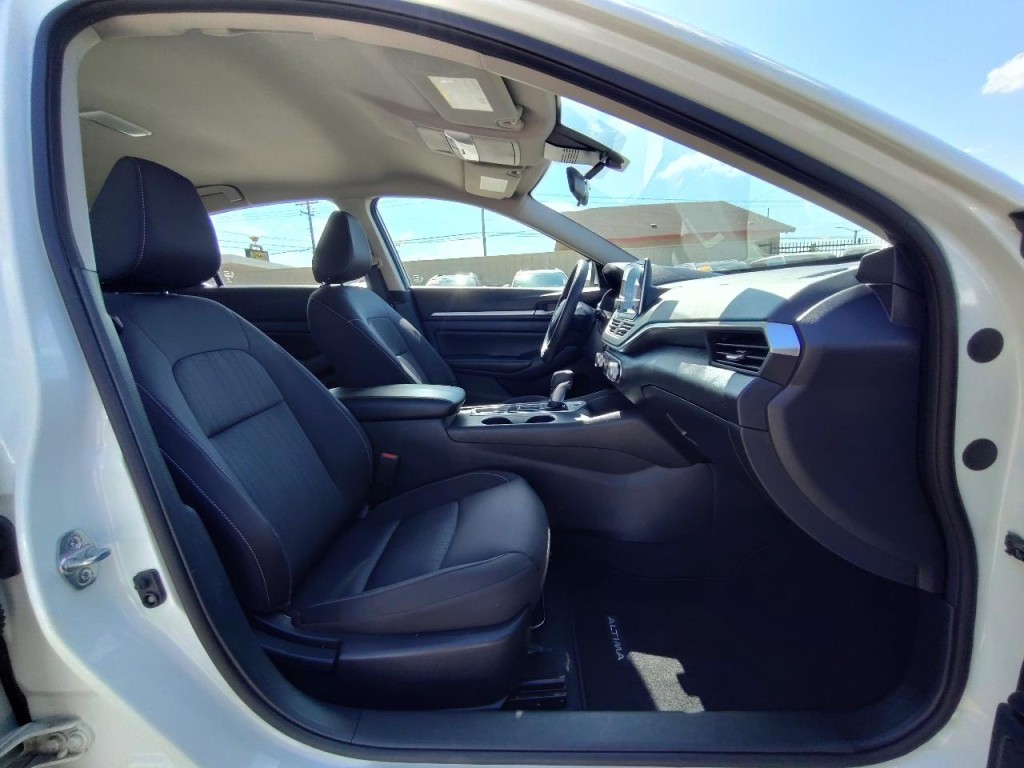 2022 Nissan Altima Image 41
