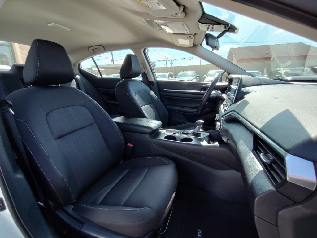 2022 Nissan Altima Image 42