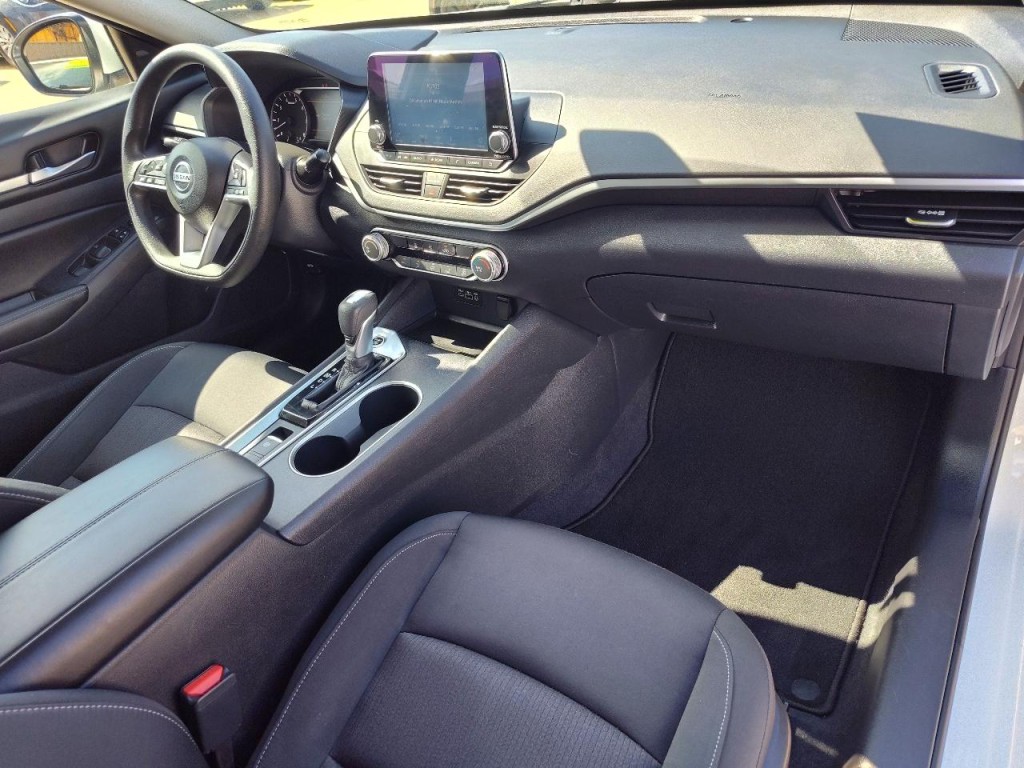 2022 Nissan Altima Image 43