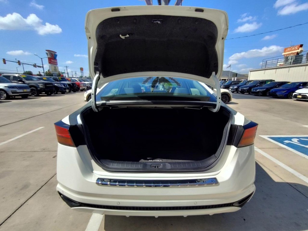 2022 Nissan Altima Image 44