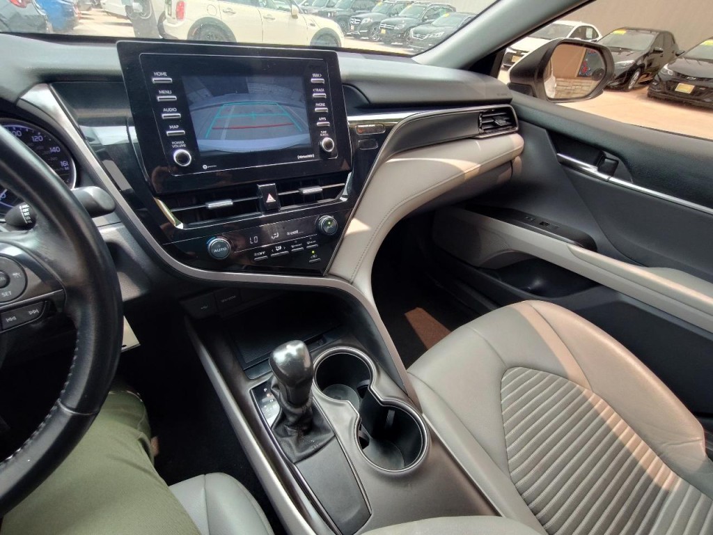 2021 Toyota Camry Image 21