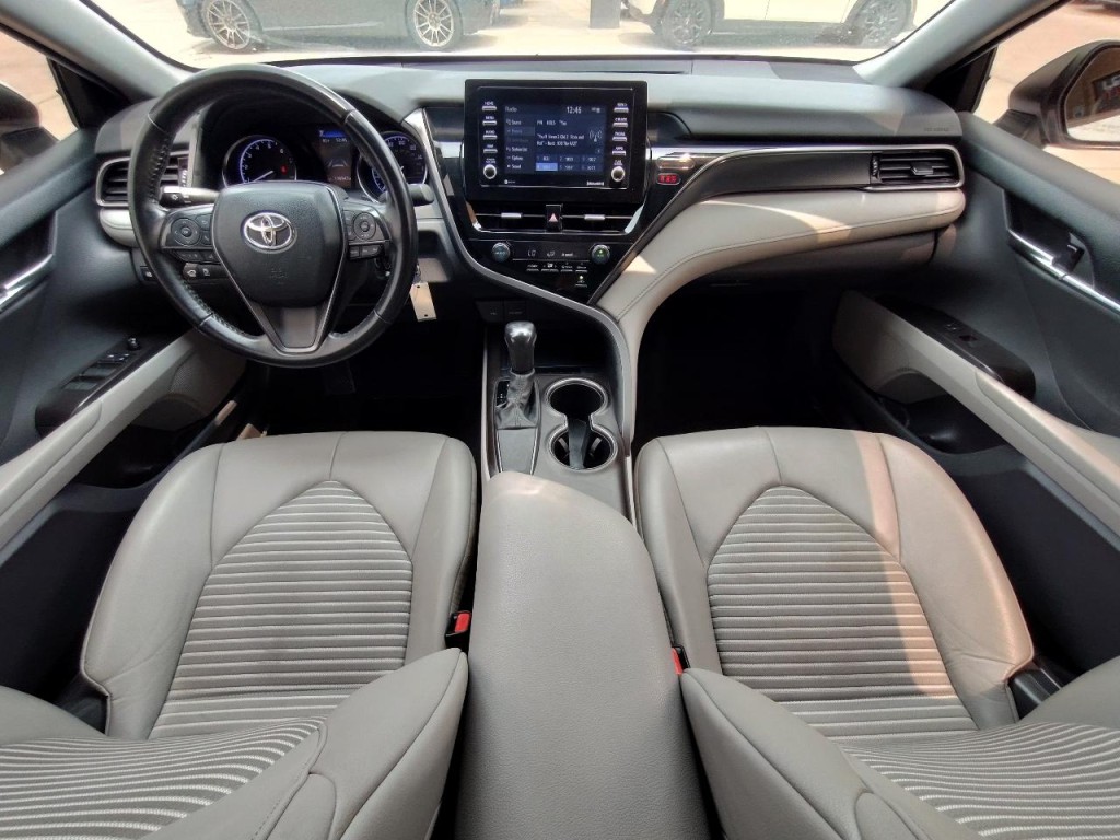 2021 Toyota Camry Image 32