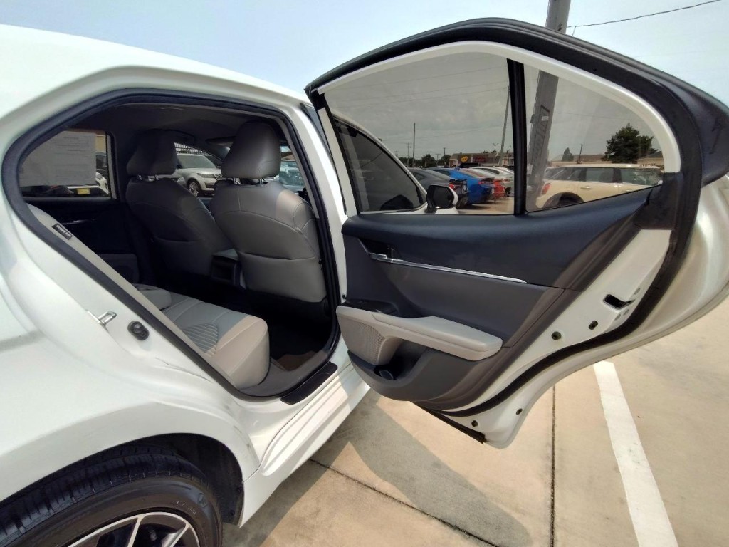 2021 Toyota Camry Image 35