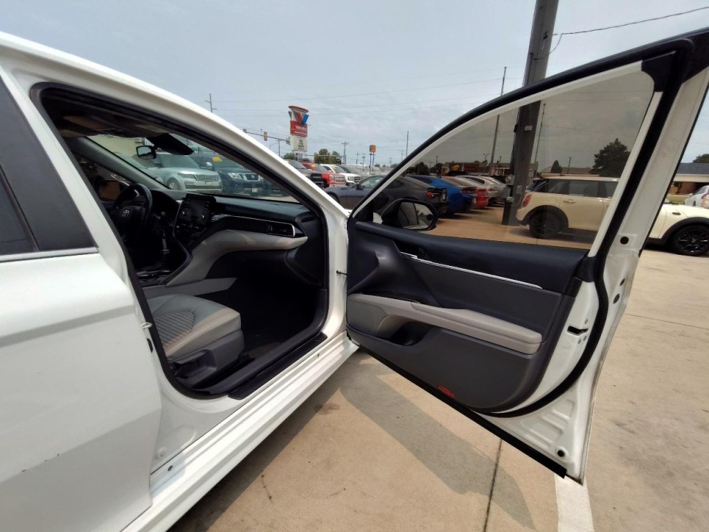 2021 Toyota Camry Image 39
