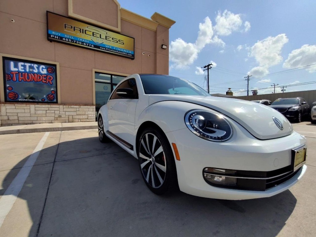 2013 Volkswagen Beetle Image 2