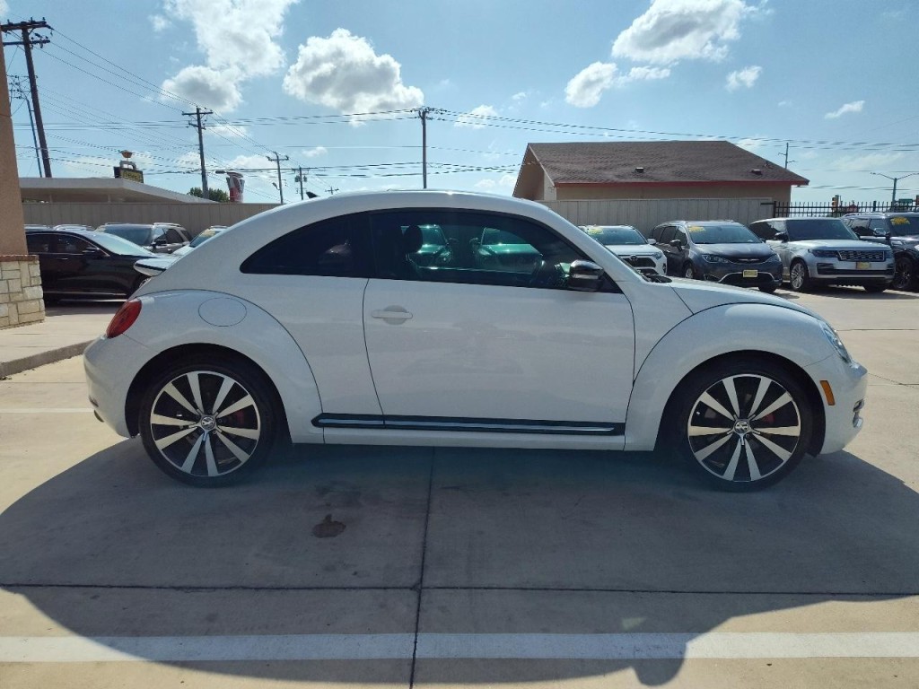 2013 Volkswagen Beetle Image 3