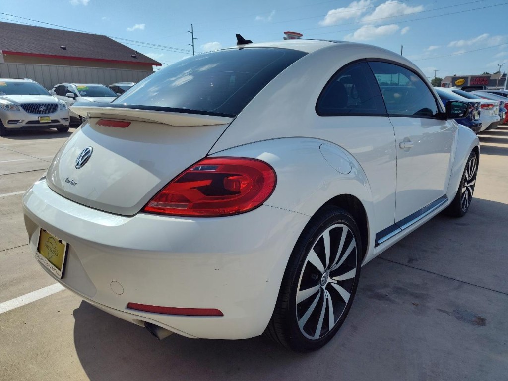 2013 Volkswagen Beetle Image 4