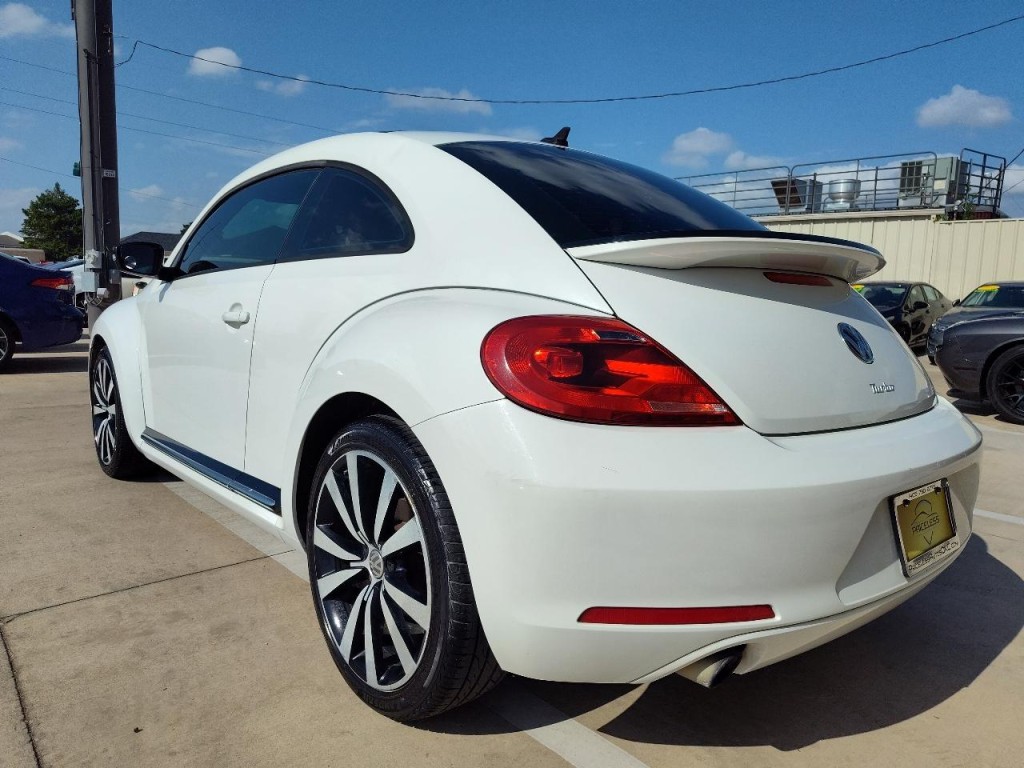 2013 Volkswagen Beetle Image 6