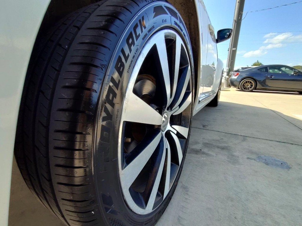 2013 Volkswagen Beetle Image 10
