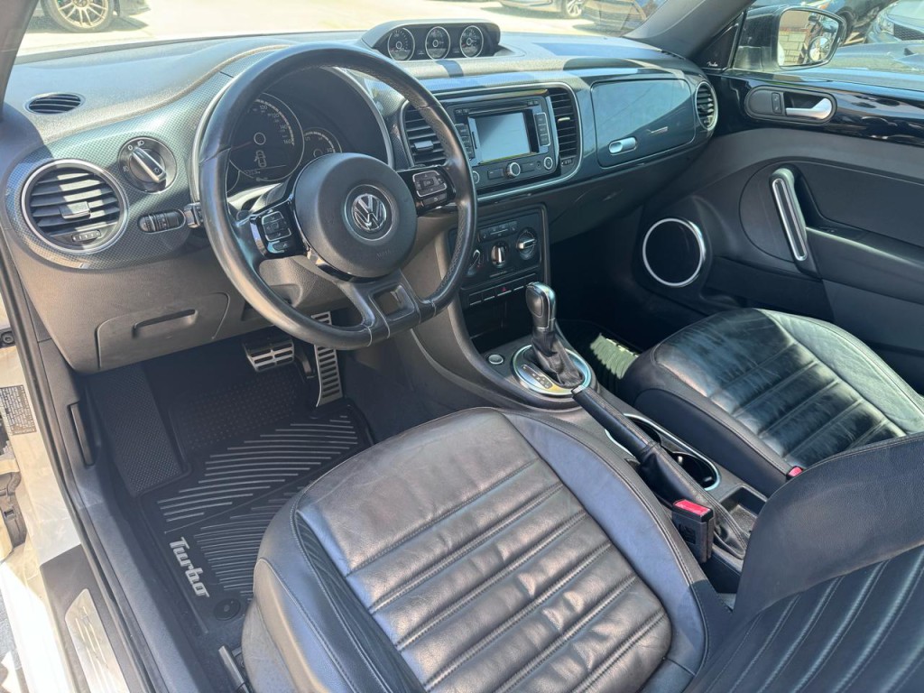 2013 Volkswagen Beetle Image 15
