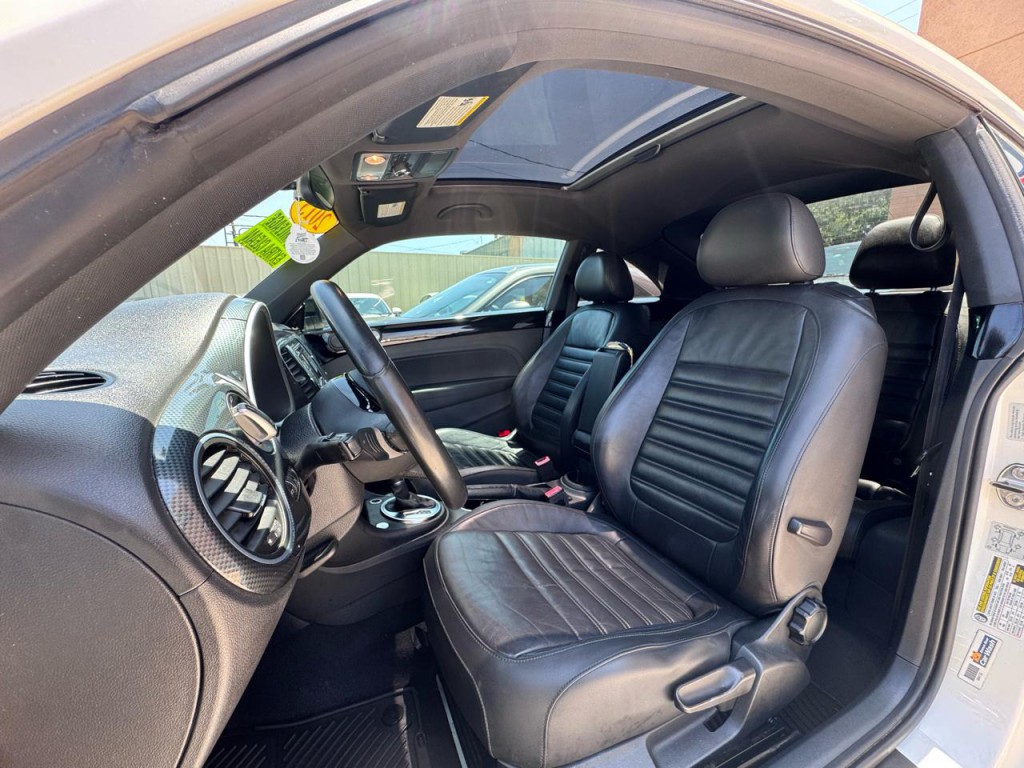 2013 Volkswagen Beetle Image 16