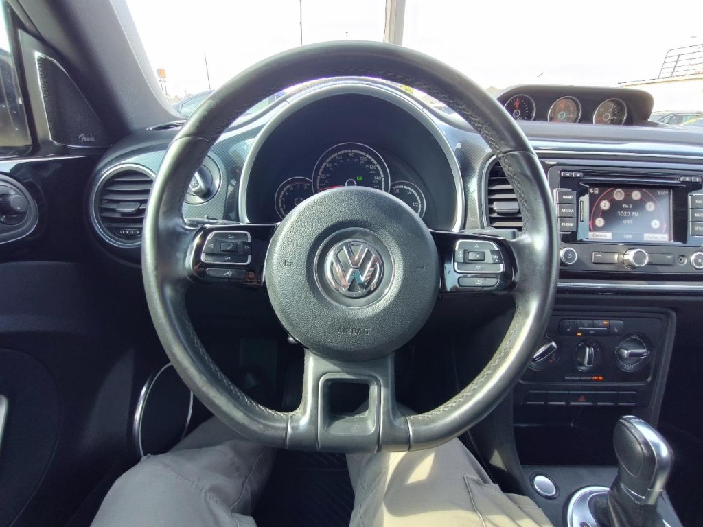 2013 Volkswagen Beetle Image 17
