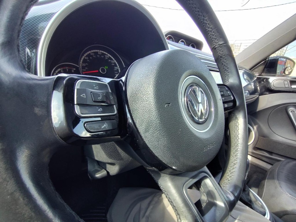 2013 Volkswagen Beetle Image 20