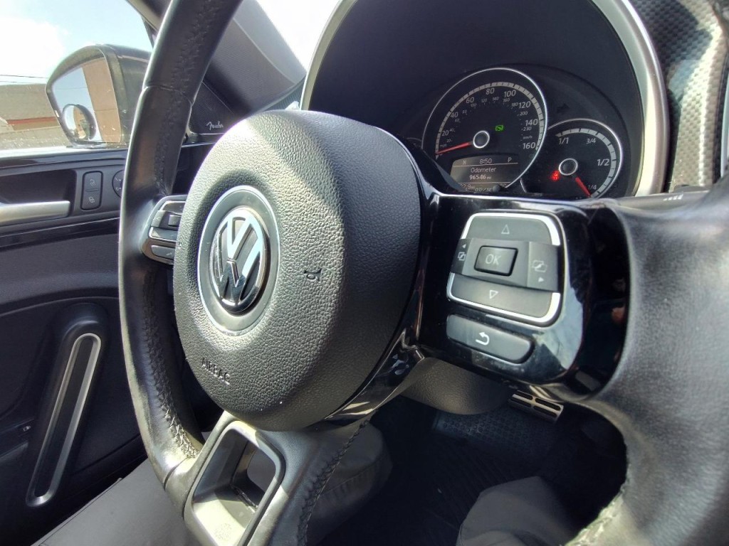 2013 Volkswagen Beetle Image 21