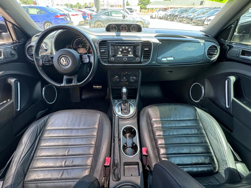 2013 Volkswagen Beetle Image 32