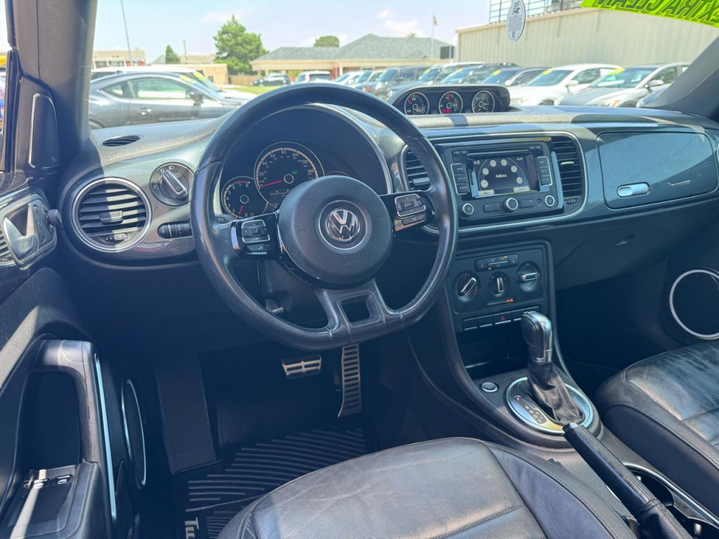2013 Volkswagen Beetle Image 33