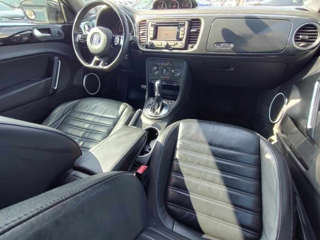 2013 Volkswagen Beetle Image 34
