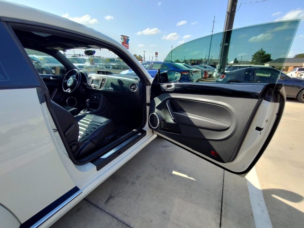 2013 Volkswagen Beetle Image 38