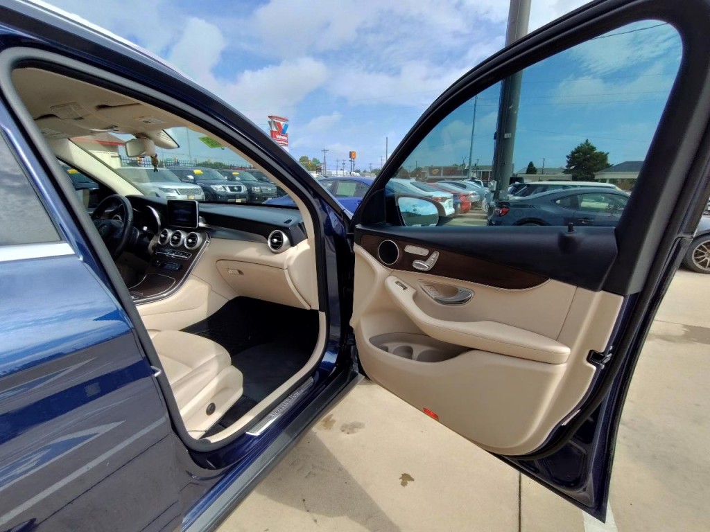 2019 Mercedes-Benz GLC-Class Image 36