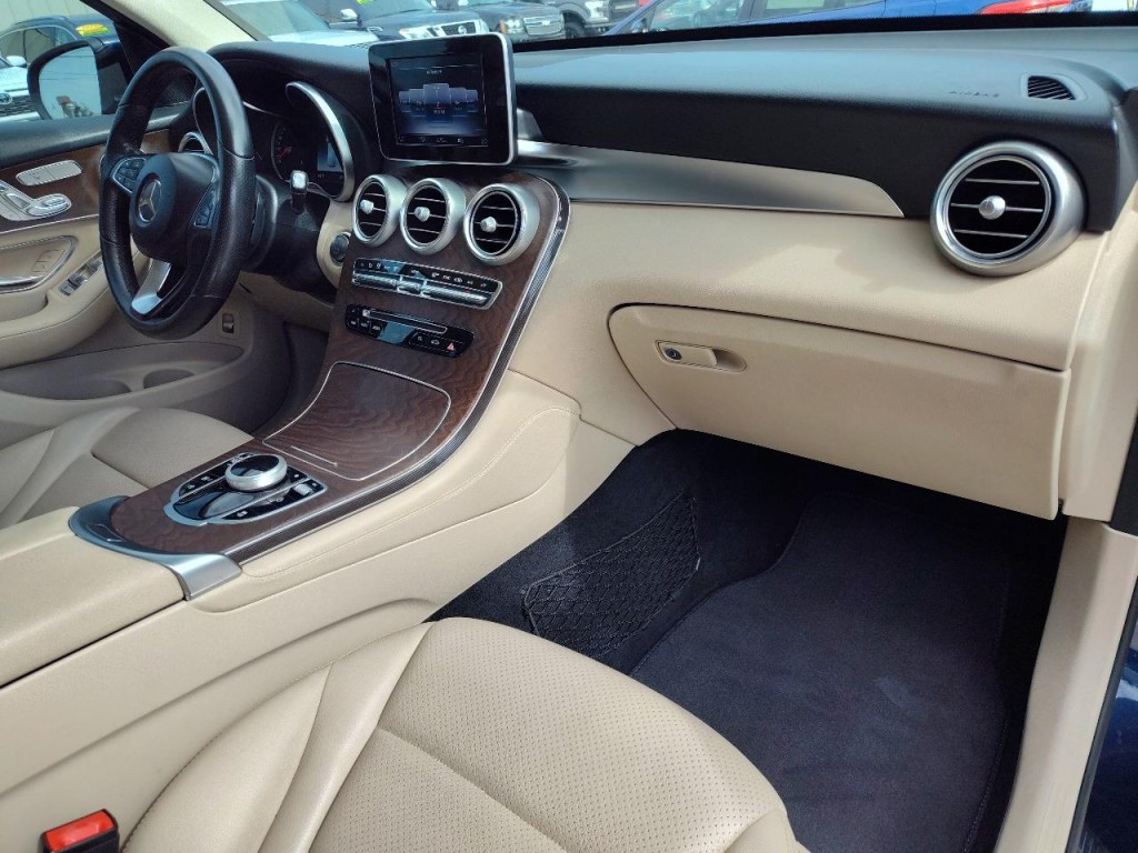 2019 Mercedes-Benz GLC-Class Image 39