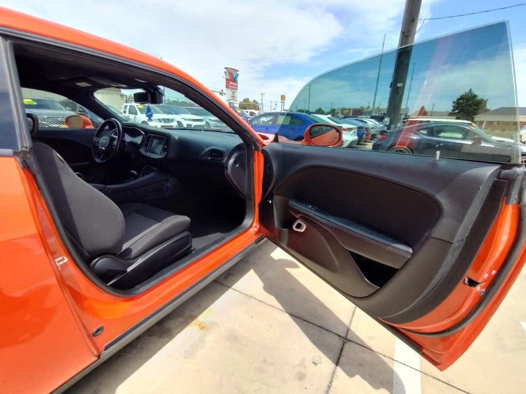 2021 Dodge Challenger Image 39