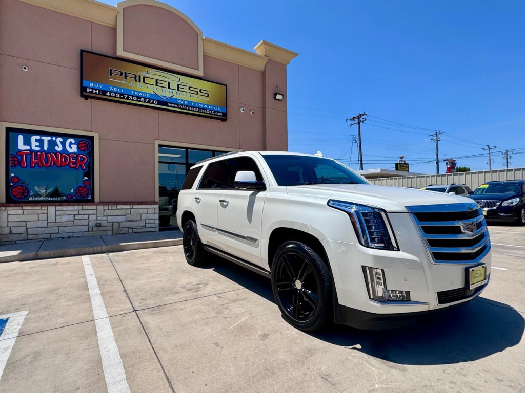 2015 Cadillac Escalade Image 2