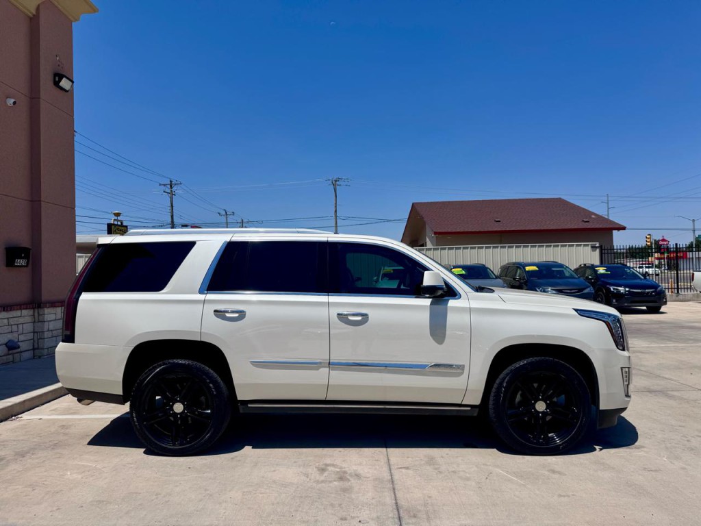 2015 Cadillac Escalade Image 3