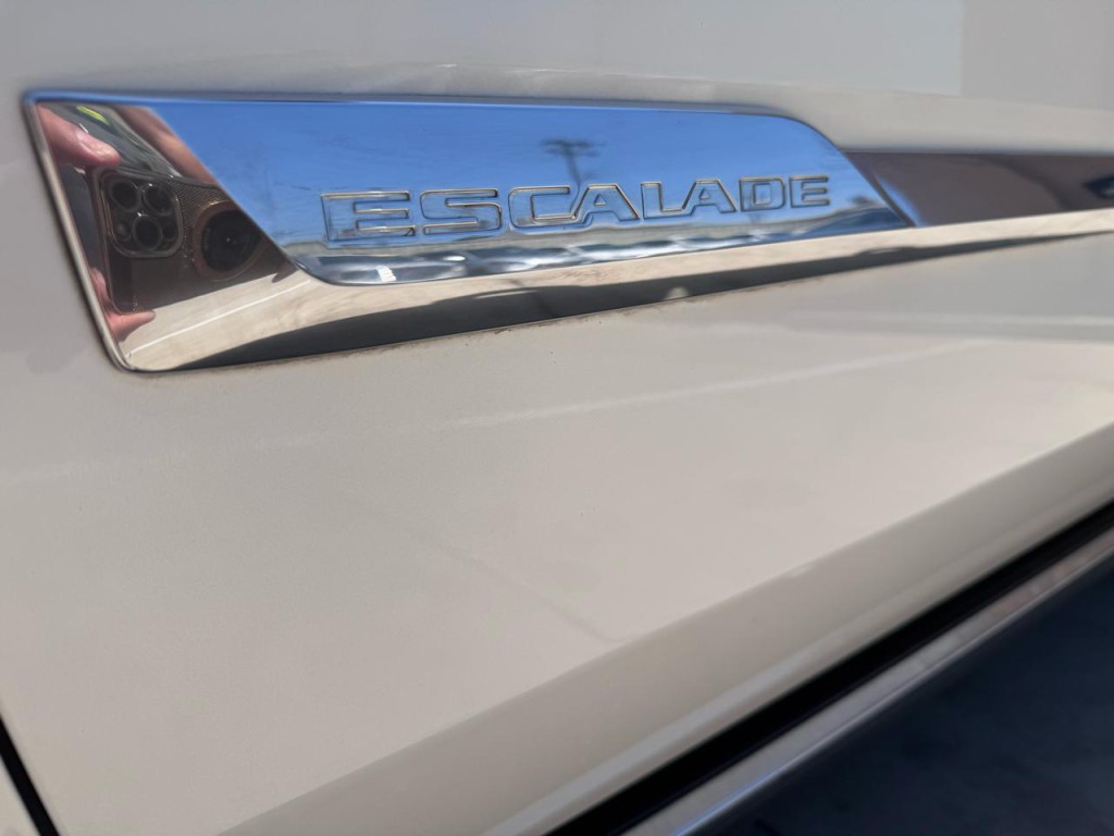 2015 Cadillac Escalade Image 10