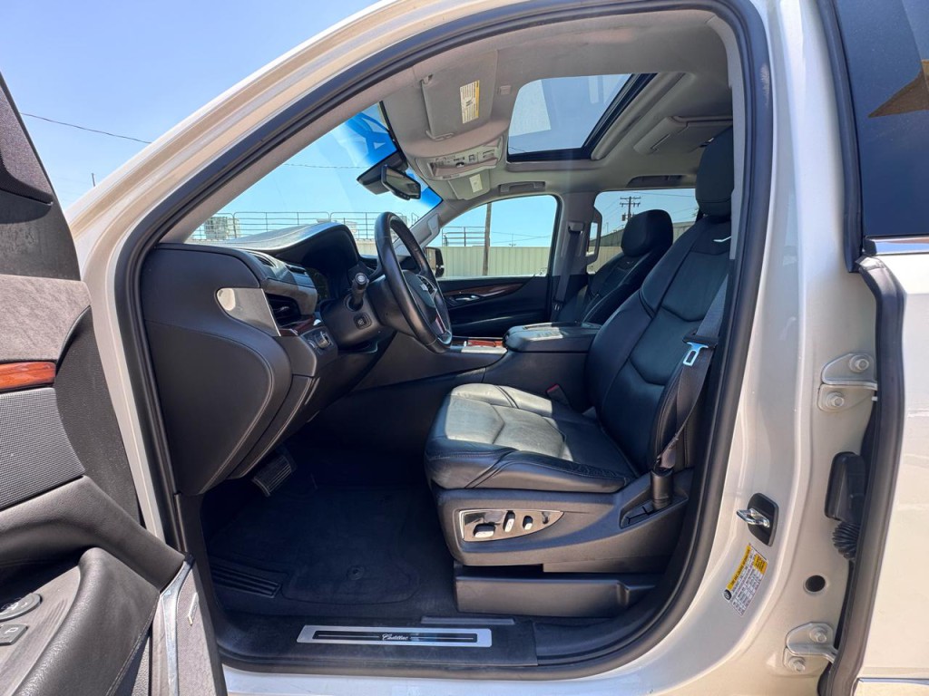 2015 Cadillac Escalade Image 16
