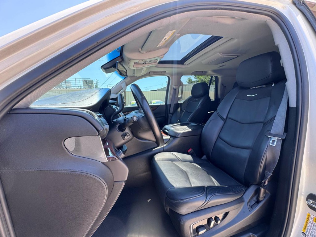 2015 Cadillac Escalade Image 18