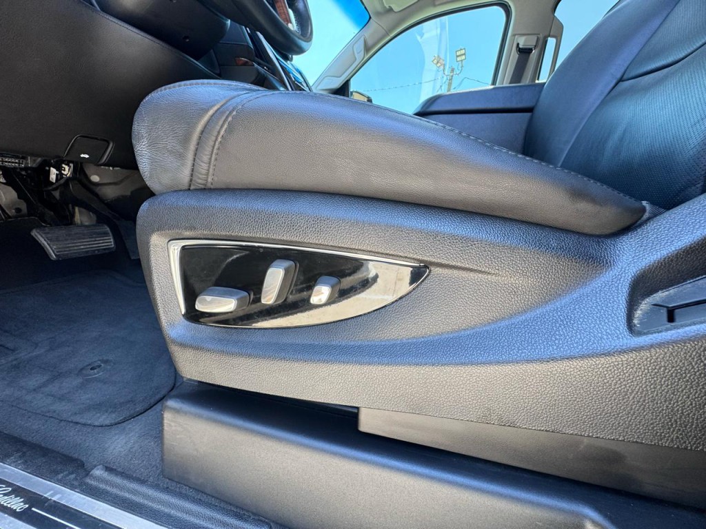 2015 Cadillac Escalade Image 21