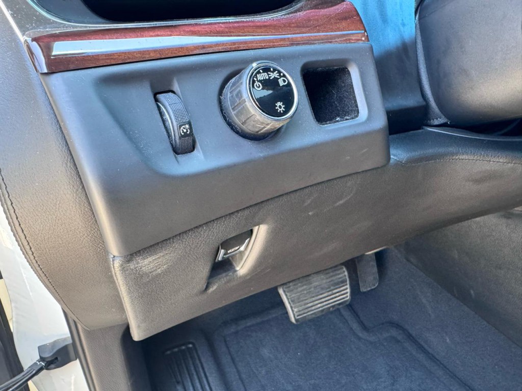 2015 Cadillac Escalade Image 22