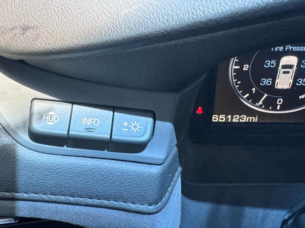 2015 Cadillac Escalade Image 23