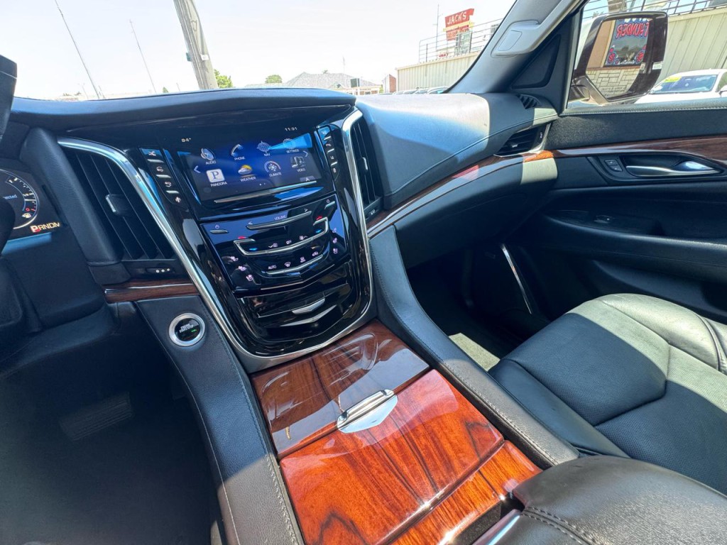 2015 Cadillac Escalade Image 27