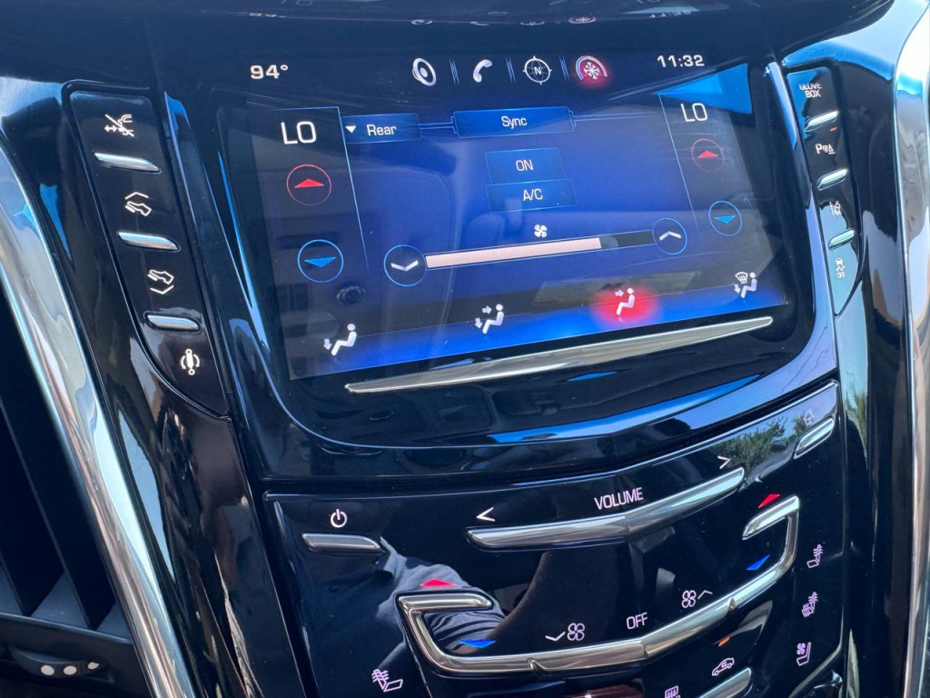 2015 Cadillac Escalade Image 33